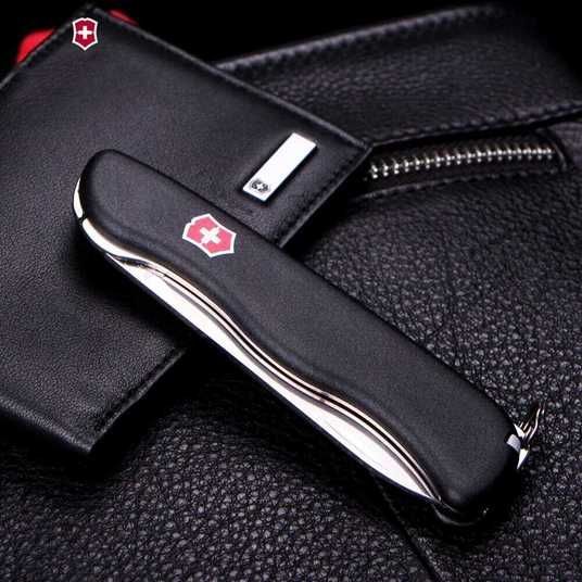 Складной нож Victorinox (Швейцария) из серии Sentinel. Артикул