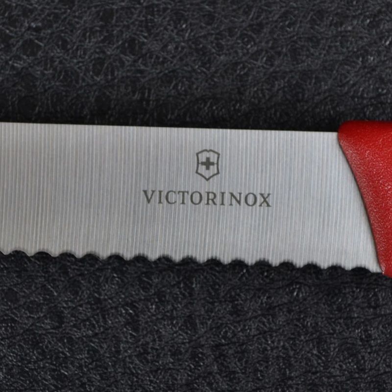 Кухонний ніж Victorinox Standard Tomato&Table 5.0831 червоний