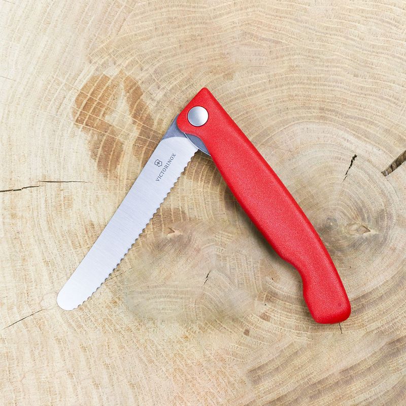 Кухонный нож Victorinox SwissClassic Foldable Paring 6.7831.FB красный