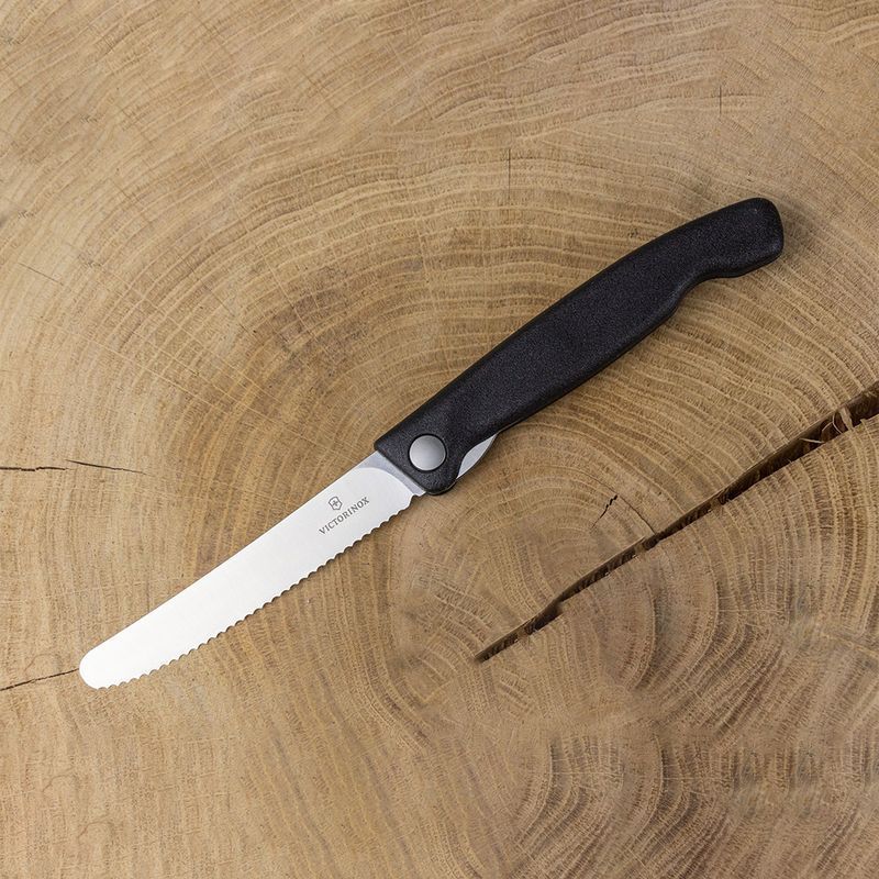 Кухонный нож Victorinox SwissClassic Foldable Paring 6.7833.FB черный
