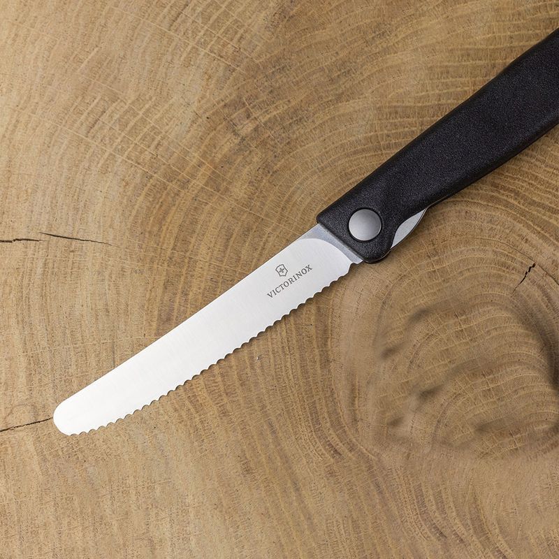 Кухонный нож Victorinox SwissClassic Foldable Paring 6.7833.FB черный