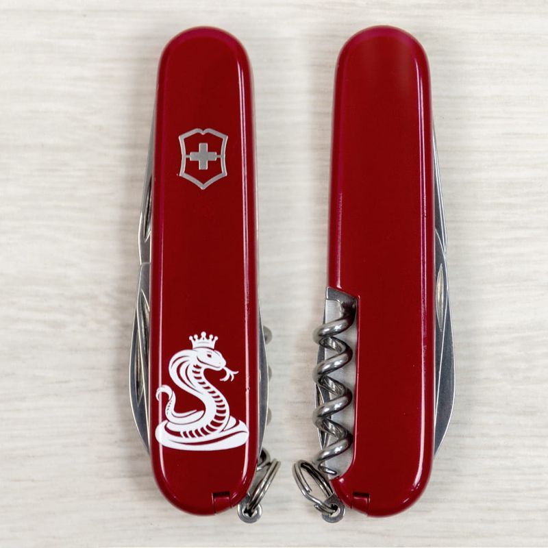 Складаний ніж Victorinox (Швейцарія) із серії Spartan.