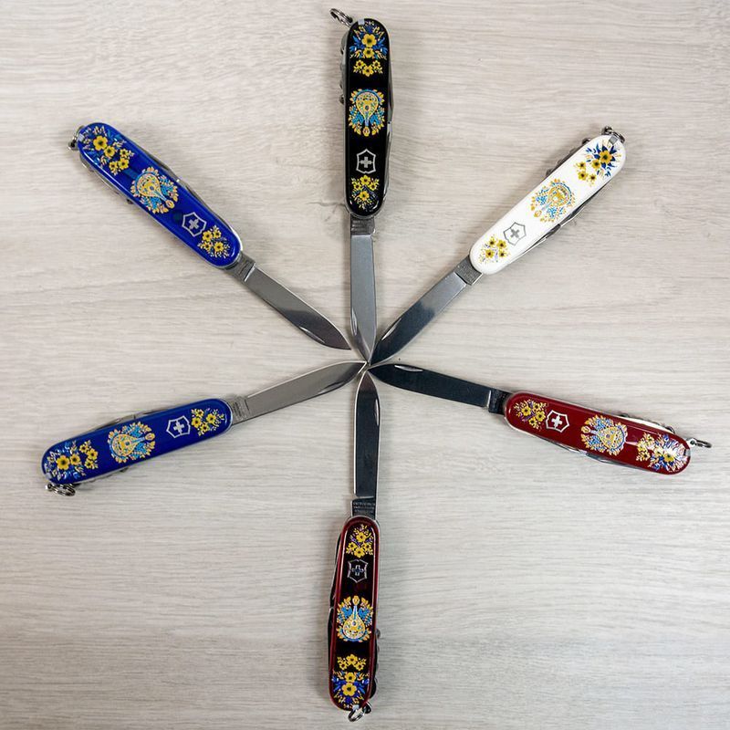 Складаний ніж Victorinox (Швейцарія) із серії Huntsman.