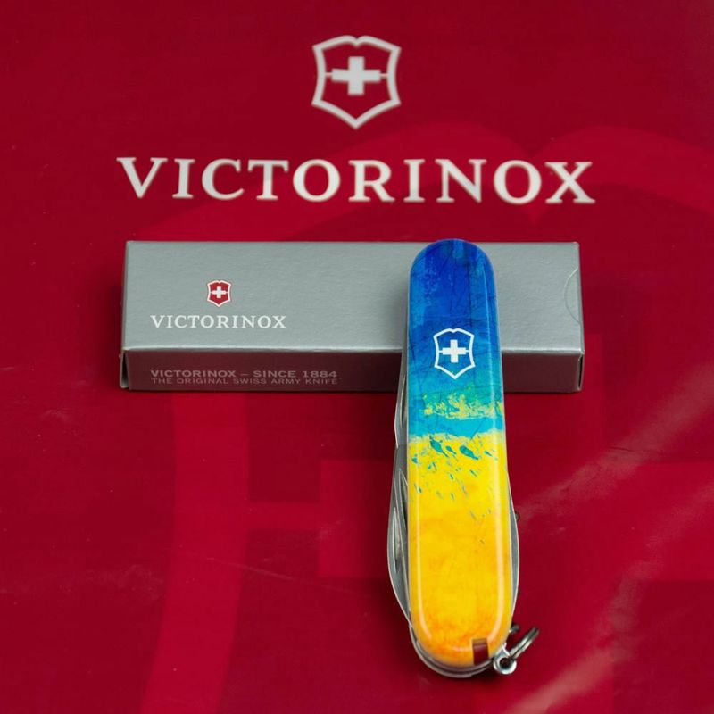 Складной нож Victorinox (Швейцария) из серии Spartan.