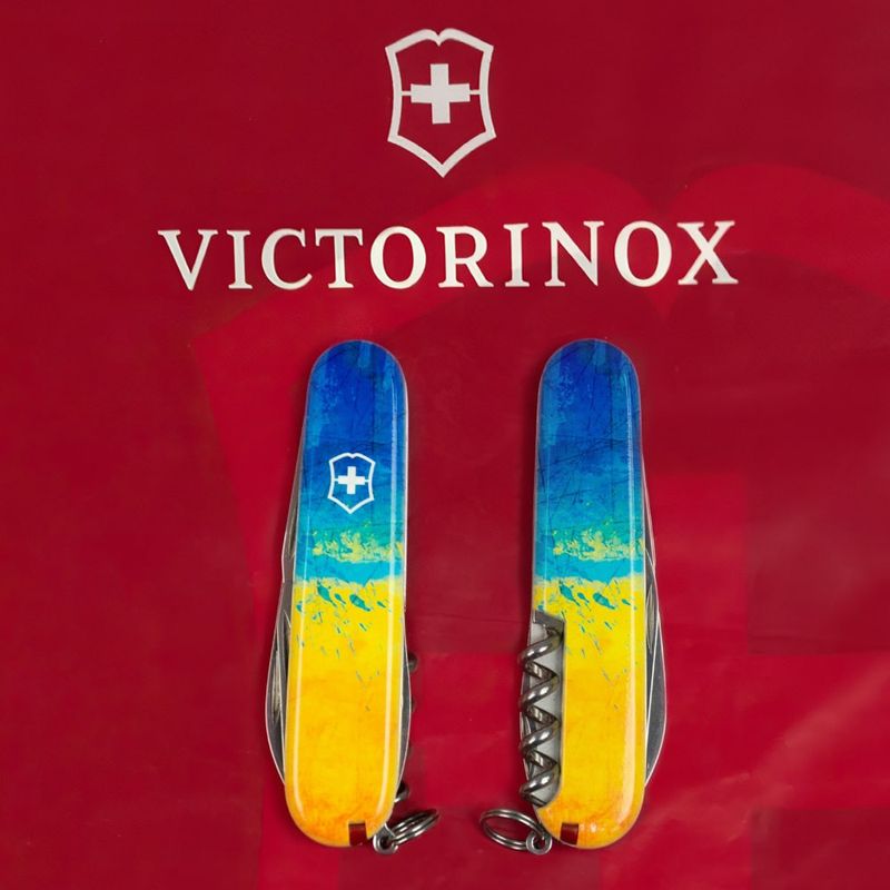 Складной нож Victorinox (Швейцария) из серии Spartan.