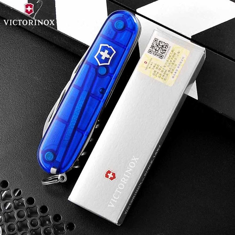 Складаний ніж Victorinox (Швейцарія) із серії Spartan.