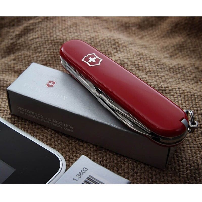 Складной нож Victorinox (Швейцария) из серии Spartan.