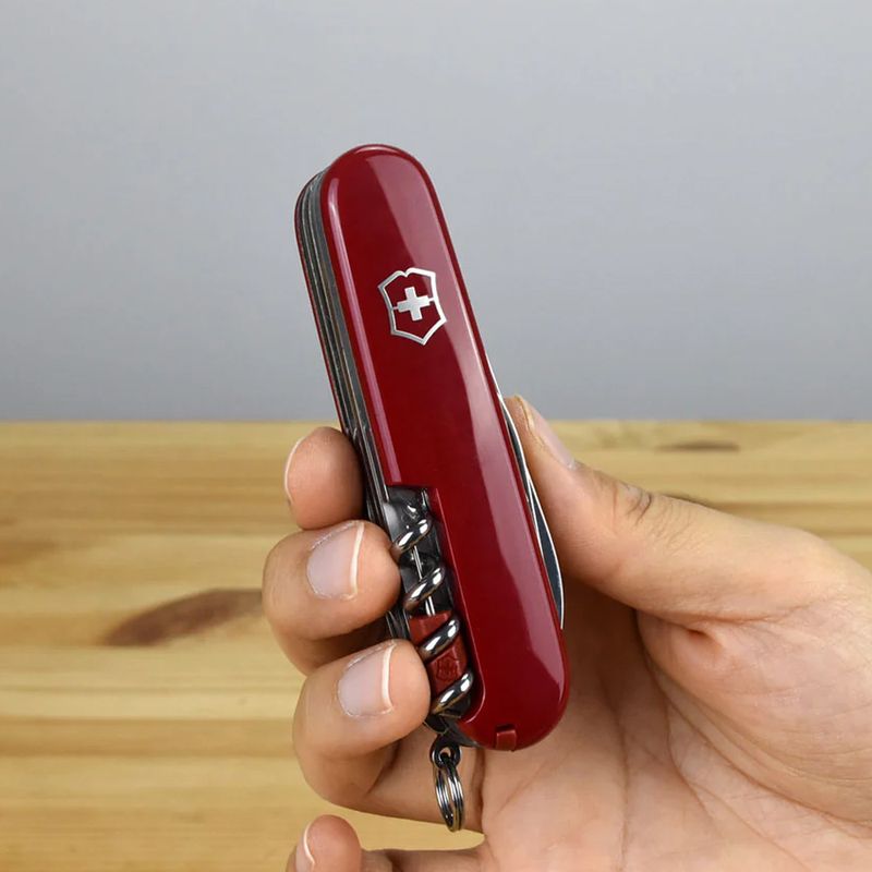 Складаний ніж Victorinox (Швейцарія) із серії Huntsman.