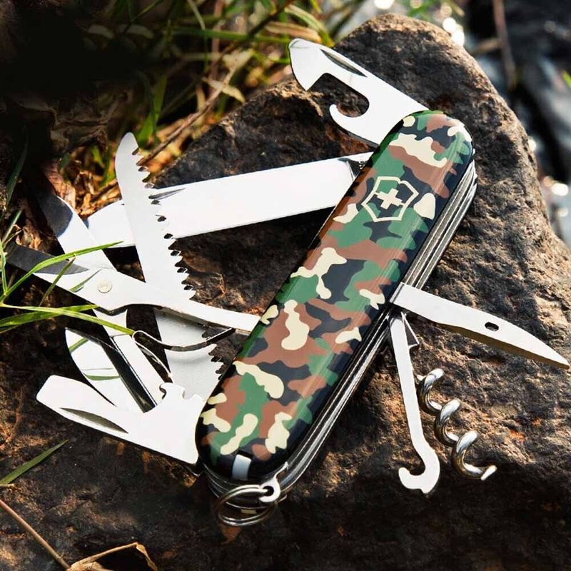 Складной нож Victorinox (Швейцария) из серии Huntsman.