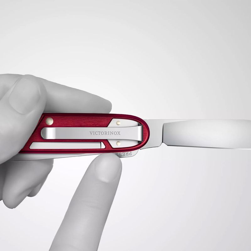 Складной нож Victorinox (Швейцария) из серии Synergy.