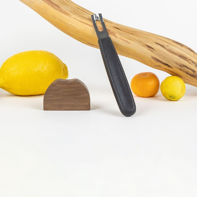 Кухонный нож Victorinox Lemon decorator 5.3403 черный