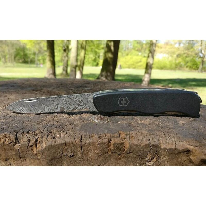 Складной нож Victorinox (Швейцария) из серии Outrider.