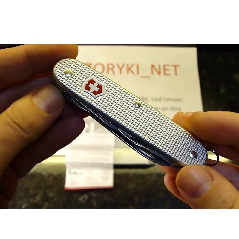 Складаний ніж Victorinox (Швейцарія) із серії Pioneer.