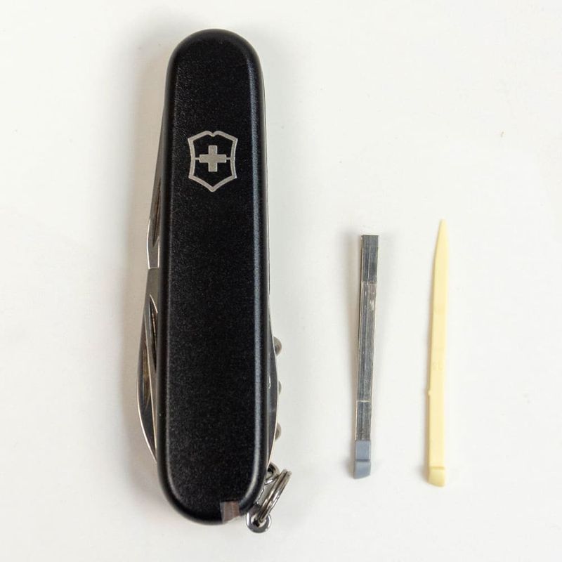 Складаний ніж Victorinox (Швейцарія) із серії Spartan.