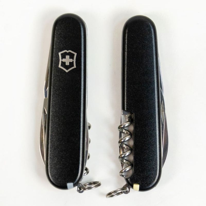 Складаний ніж Victorinox (Швейцарія) із серії Spartan.