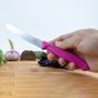 Кухонний ніж Victorinox SwissClassic Tomato&Table 6.7836.L115 рожевий