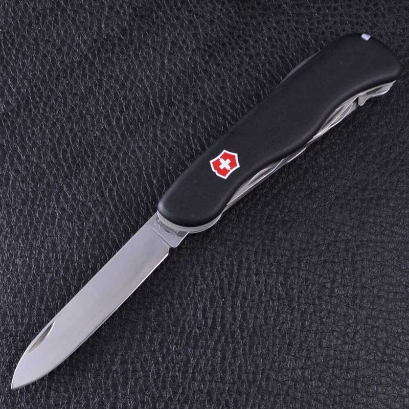 Складаний ніж Victorinox (Швейцарія) із серії Outrider.