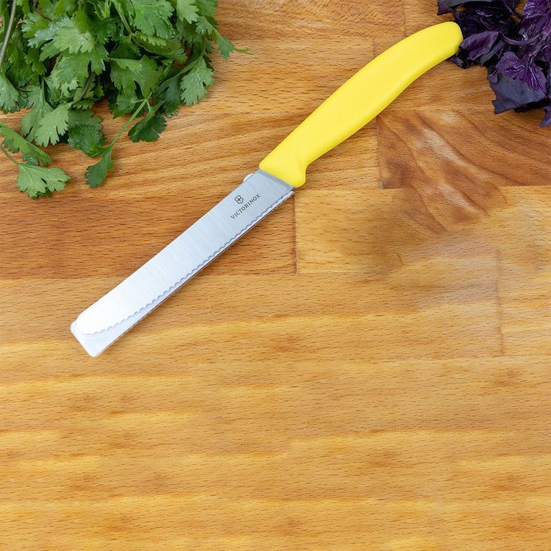 Кухонный нож Victorinox SwissClassic Tomato&Table 6.7836.L118 желтый