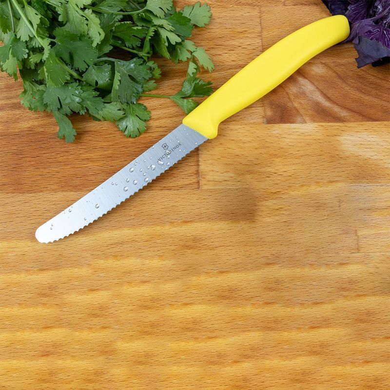 Кухонный нож Victorinox SwissClassic Tomato&Table 6.7836.L118 желтый