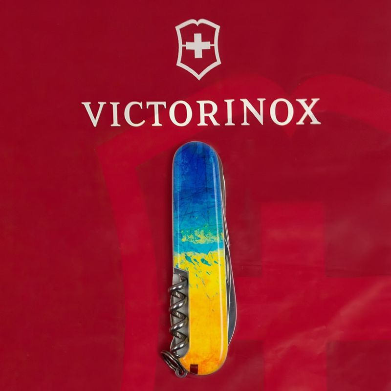 Складаний ніж Victorinox (Швейцарія) із серії Huntsman.