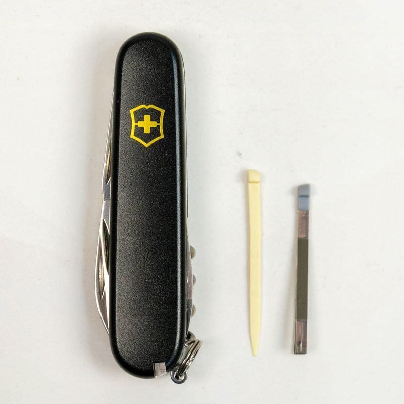 Складаний ніж Victorinox (Швейцарія) із серії Spartan.