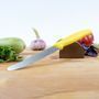 Кухонный нож Victorinox SwissClassic Tomato&Table 6.7836.L118 желтый