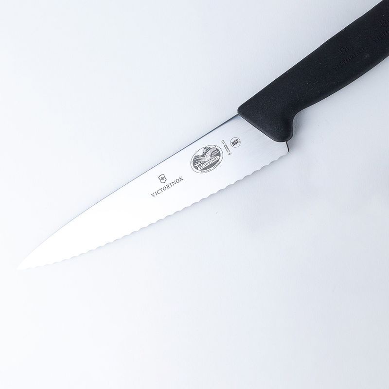 Кухонний ніж Victorinox Fibrox Carving 5.2033.19 чорний