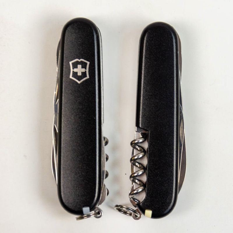 Складаний ніж Victorinox (Швейцарія) із серії Huntsman.