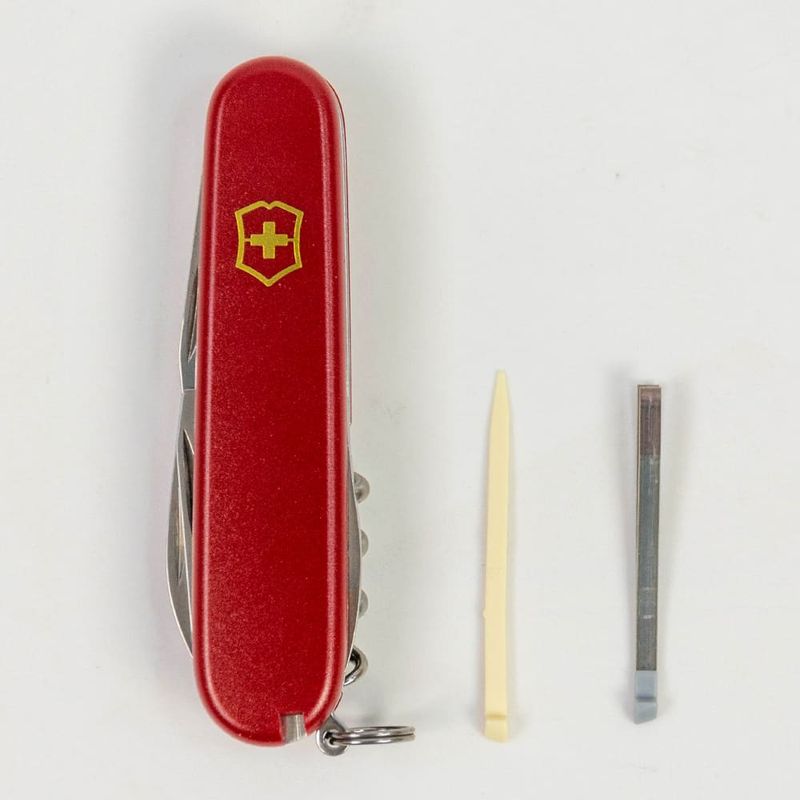 Складаний ніж Victorinox (Швейцарія) із серії Spartan.