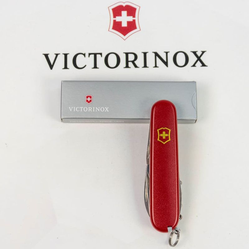 Складной нож Victorinox (Швейцария) из серии Spartan.