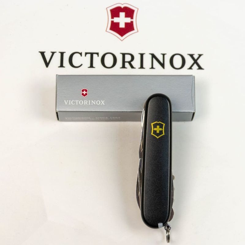 Складной нож Victorinox (Швейцария) из серии Huntsman.