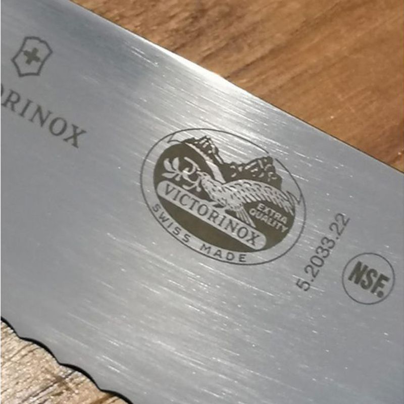 Кухонний ніж Victorinox Fibrox Carving 5.2033.22 чорний