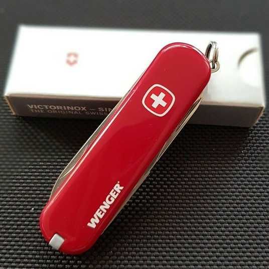 Складной нож Victorinox (Швейцария) из серии Wenger. Артикул