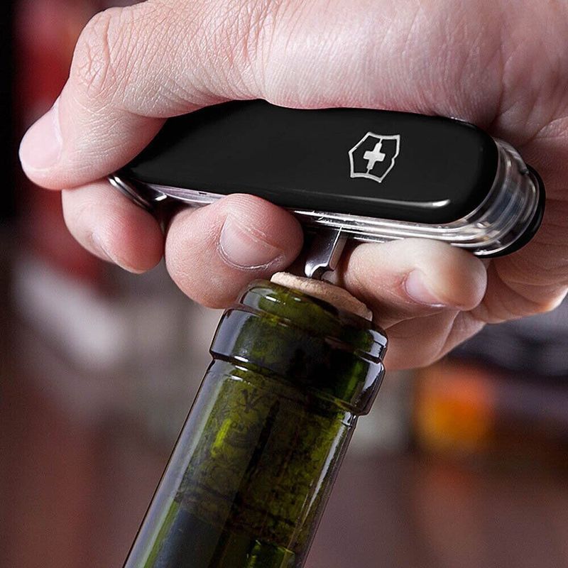 Складаний ніж Victorinox (Швейцарія) із серії Huntsman.