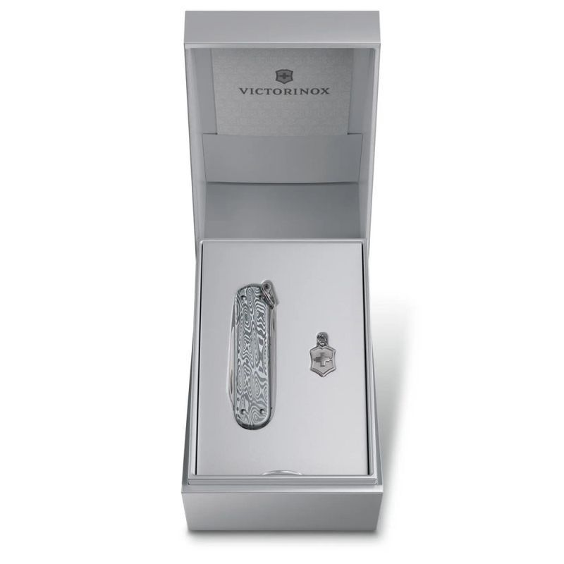 Складной нож Victorinox (Швейцария) из серии Classic SD.