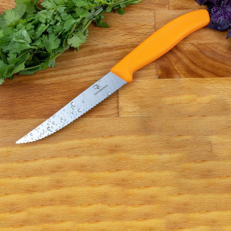 Кухонный нож Victorinox SwissClassic Steak&Pizza 6.7936.12L9 оранжевый