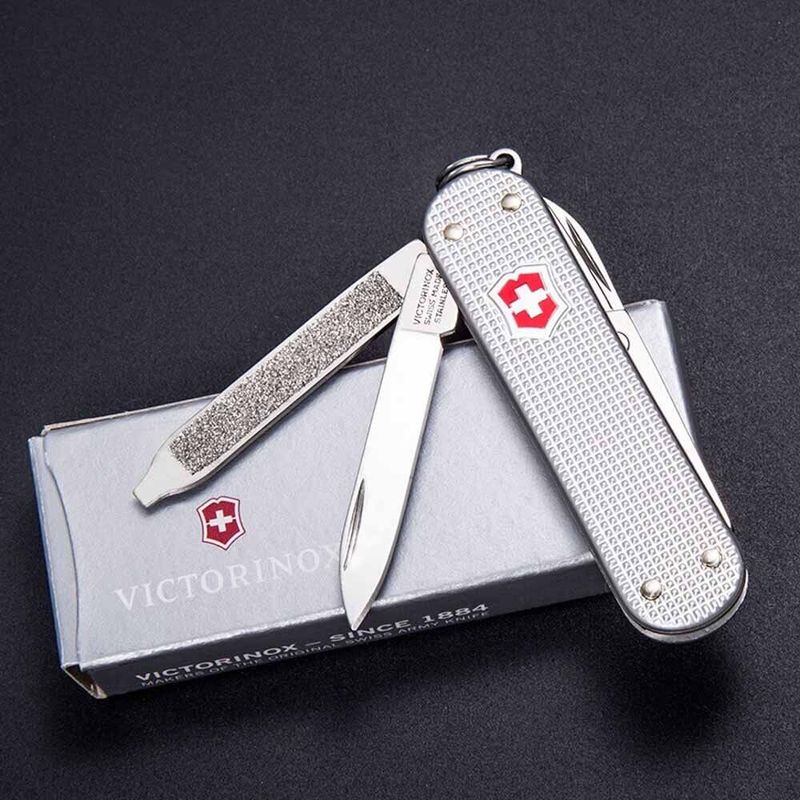 Складной нож Victorinox (Швейцария) из серии Classic SD.