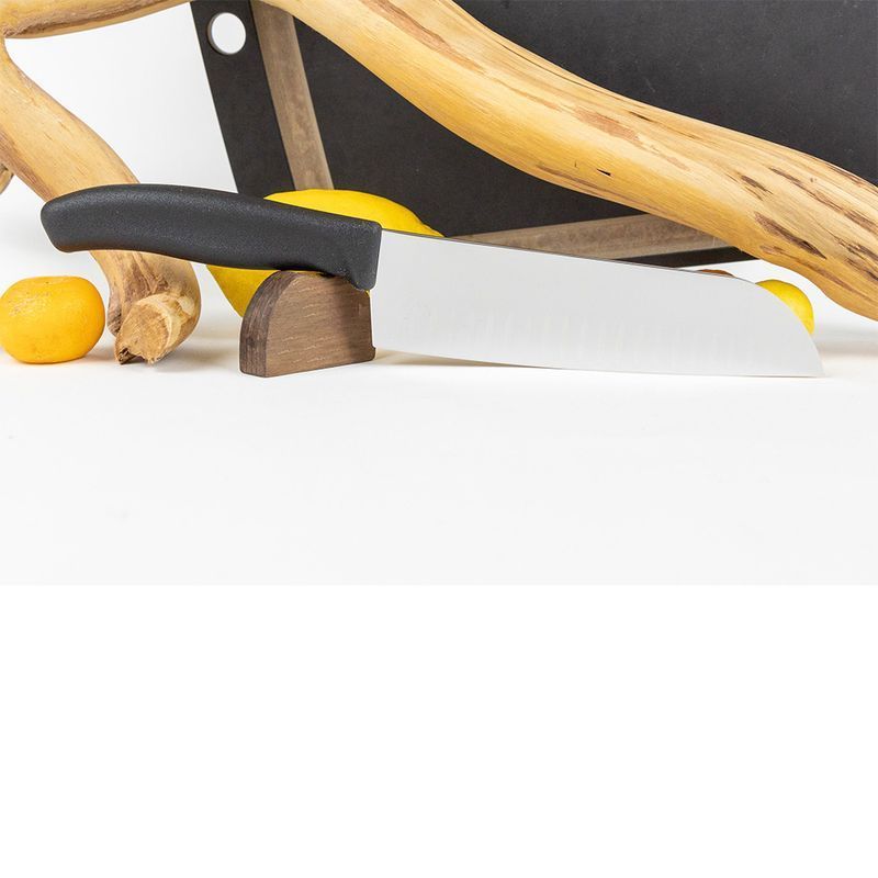 Кухонный нож Victorinox SwissClassic Santoku 6.8523.17B черный