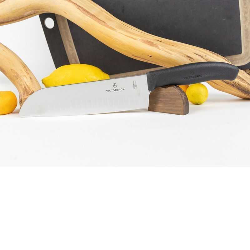 Кухонный нож Victorinox SwissClassic Santoku 6.8523.17B черный