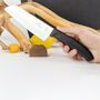 Кухонный нож Victorinox SwissClassic Santoku 6.8523.17B черный