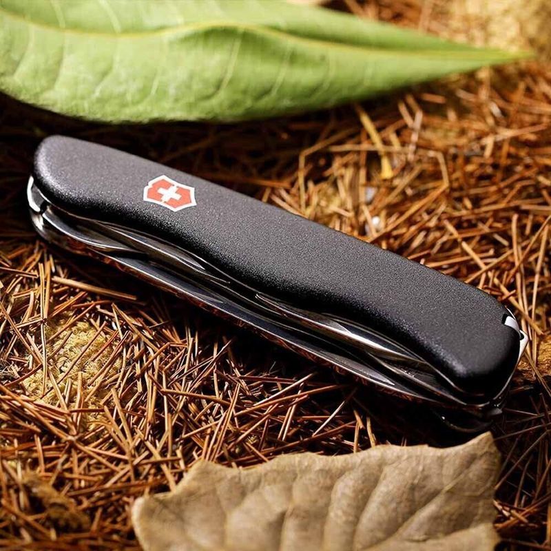 Складной нож Victorinox (Швейцария) из серии Forester.