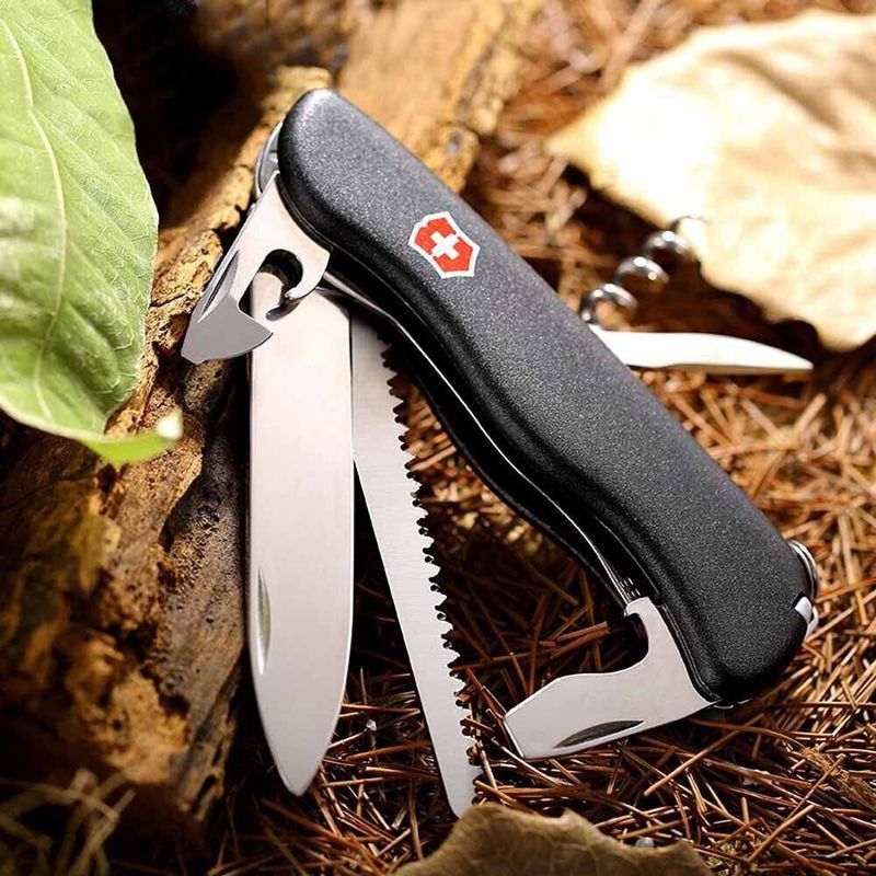 Складной нож Victorinox (Швейцария) из серии Forester.