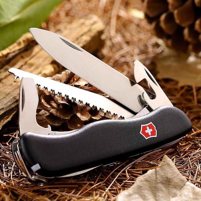 Складной нож Victorinox (Швейцария) из серии Forester.