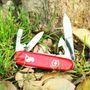 Складаний ніж Victorinox (Швейцарія) із серії Huntsman.