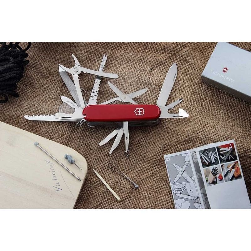 Складаний ніж Victorinox (Швейцарія) із серії Swisschamp.