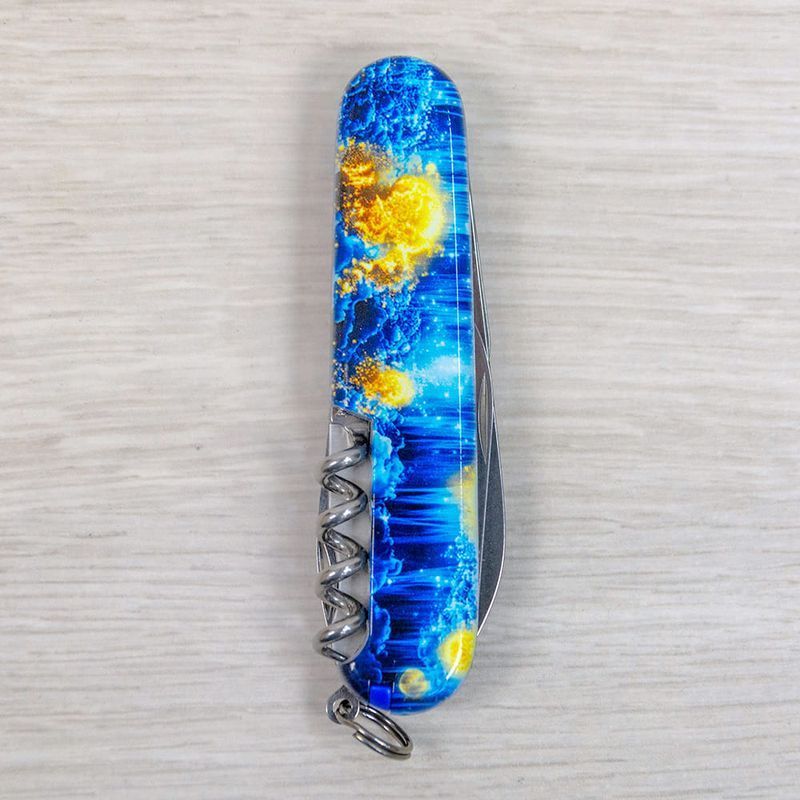 Складаний ніж Victorinox (Швейцарія) із серії Spartan.
