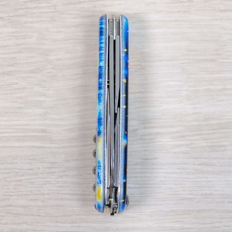 Складаний ніж Victorinox (Швейцарія) із серії Spartan.