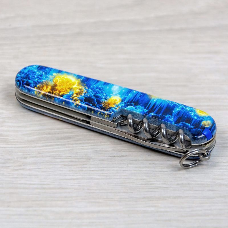 Складаний ніж Victorinox (Швейцарія) із серії Spartan.